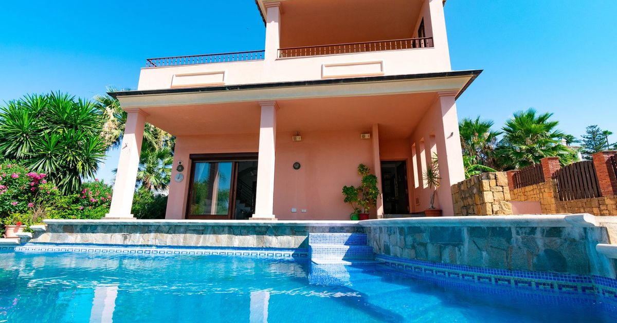 Villa Independiente en Estepona, Estepona, 4/12
