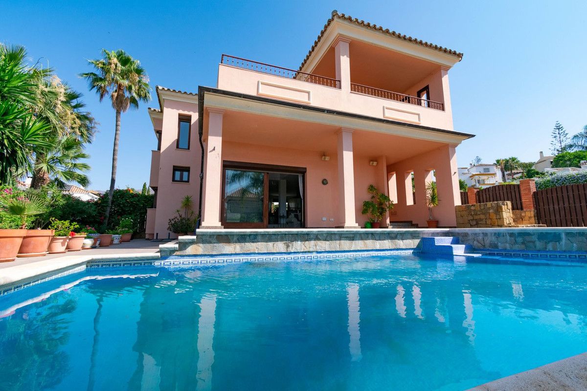 Villa Independiente en Estepona, Estepona, 5/12