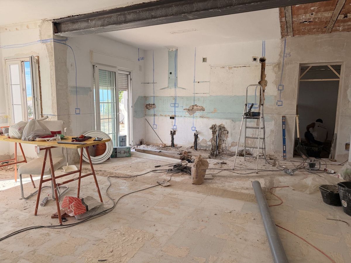 Detached Villa in El Faro, El Faro, 11/12