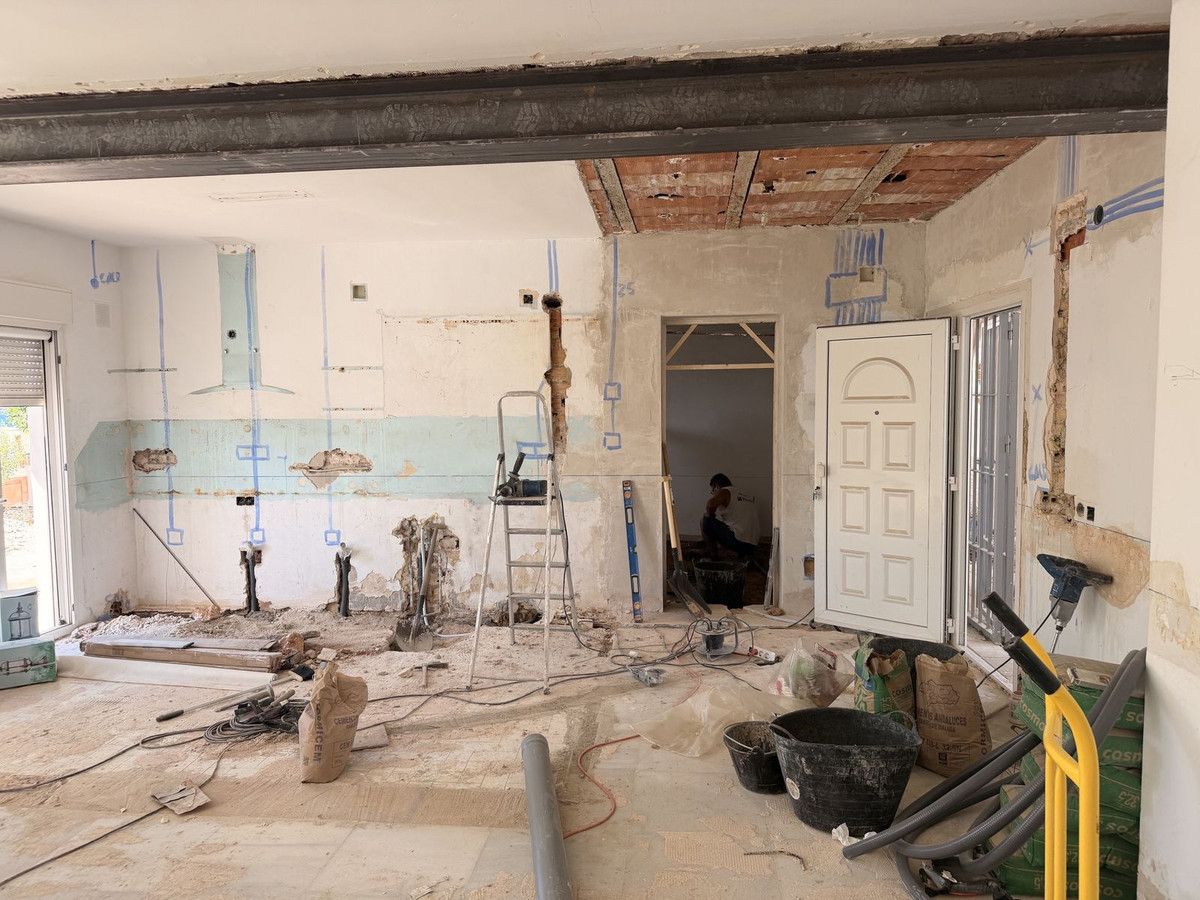 Detached Villa in El Faro, El Faro, 12/12