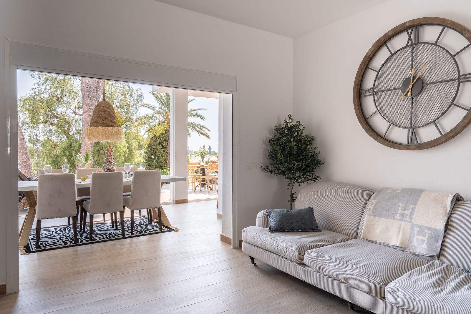 Gelijkvloers appartement in Nueva Andalucía, Nueva Andalucía, 10/12