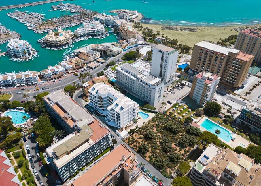Apartment in Benalmadena, Benalmadena, 4/12