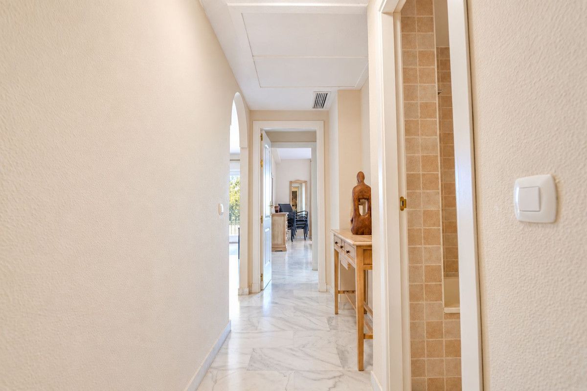 Middle Floor Apartment in Reserva de Marbella, Reserva de Marbella, 4/12