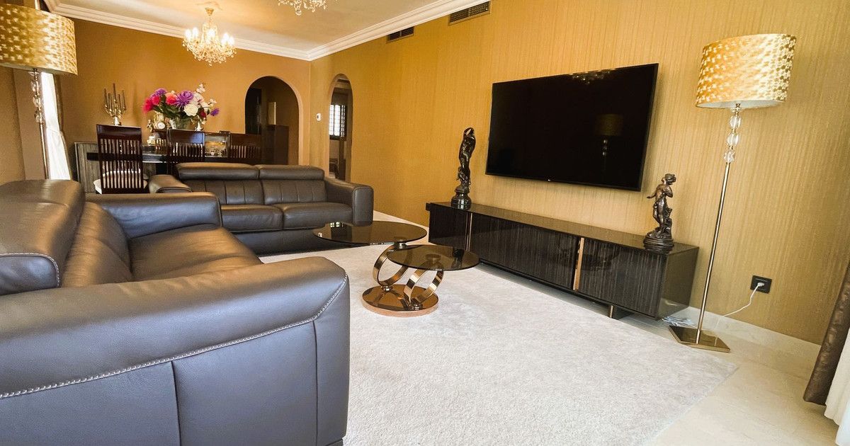 Appartement op de middelste verdieping in Calahonda, Calahonda, 7/12