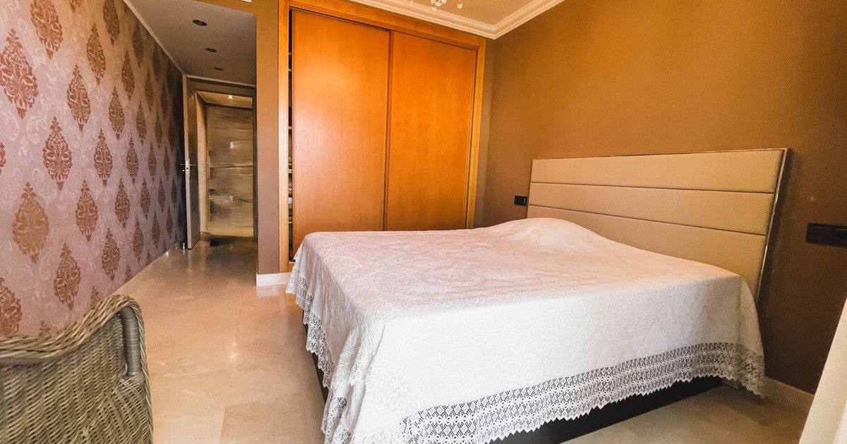 Appartement op de middelste verdieping in Calahonda, Calahonda, 9/12