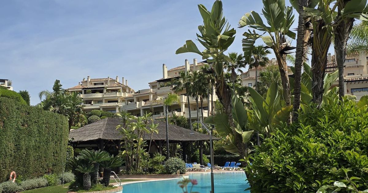 Middle Floor Apartment in Benahavís, Benahavís, 1/12
