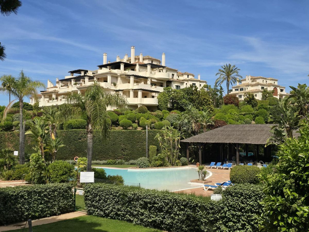 Middle Floor Apartment in Benahavís, Benahavís, 2/12
