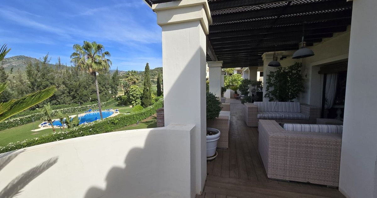 Middle Floor Apartment in Benahavís, Benahavís, 5/12