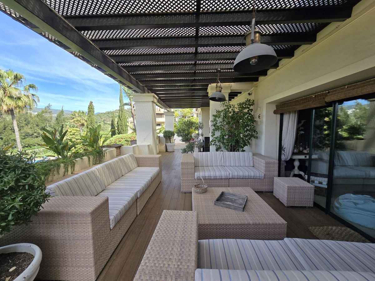Middle Floor Apartment in Benahavís, Benahavís, 10/12