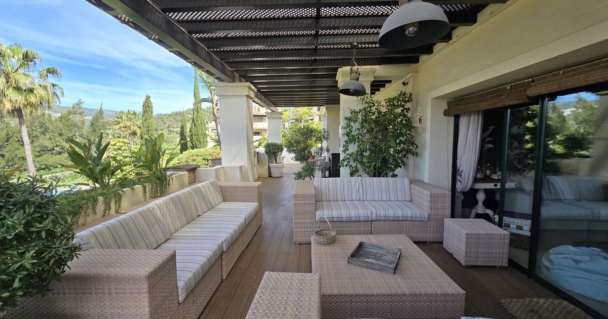 Middle Floor Apartment in Benahavís, Benahavís, 10/12