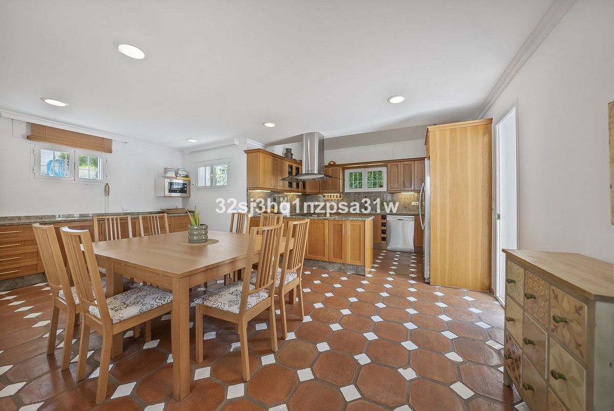 Fristående villa i Estepona, Estepona, 6/12