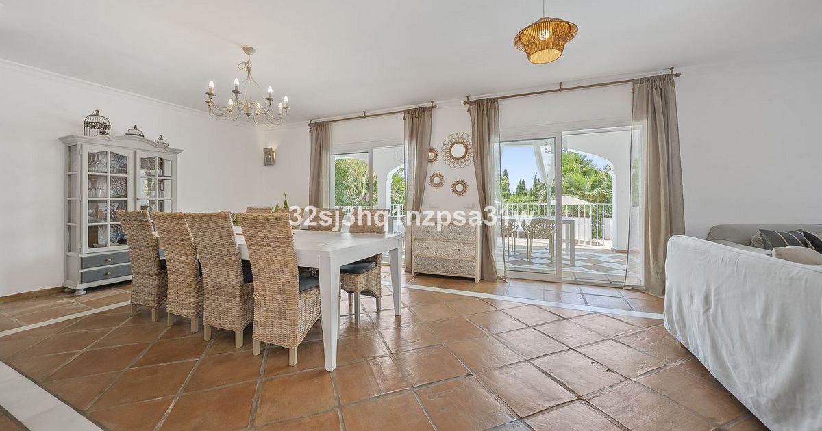 Fristående villa i Estepona, Estepona, 8/12