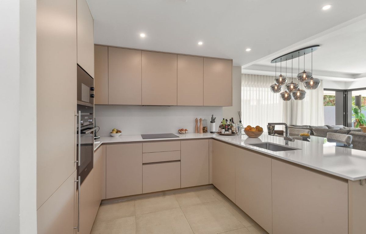 Apartament na parterze w Estepona, Estepona, 12/12