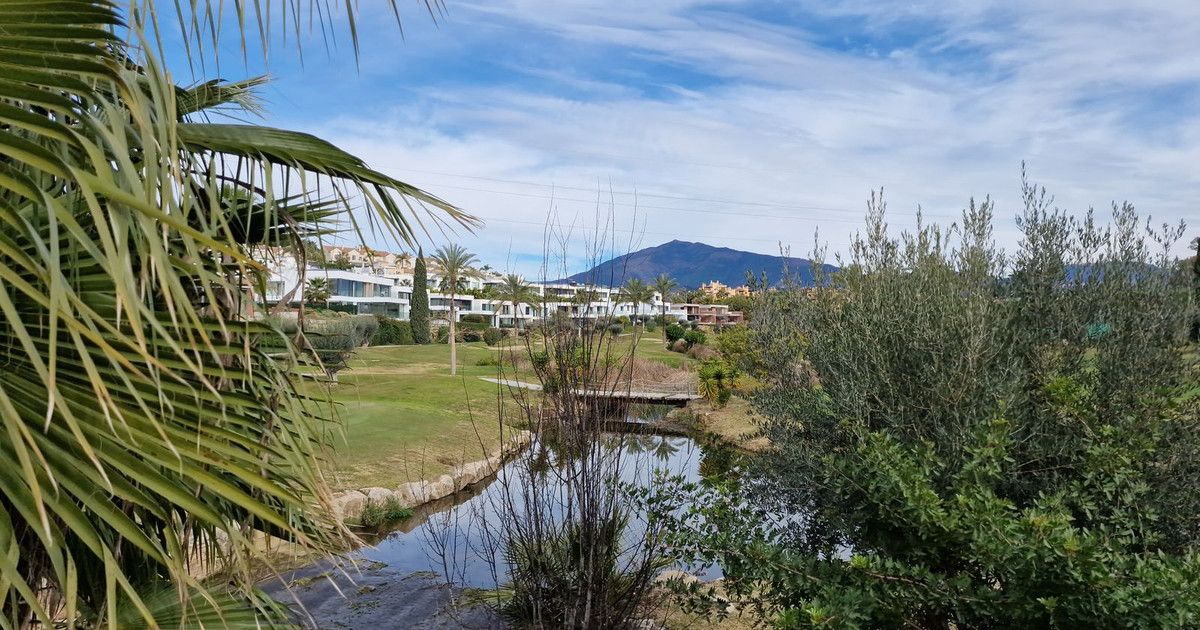Residential Plot in Estepona, Estepona, 10/11
