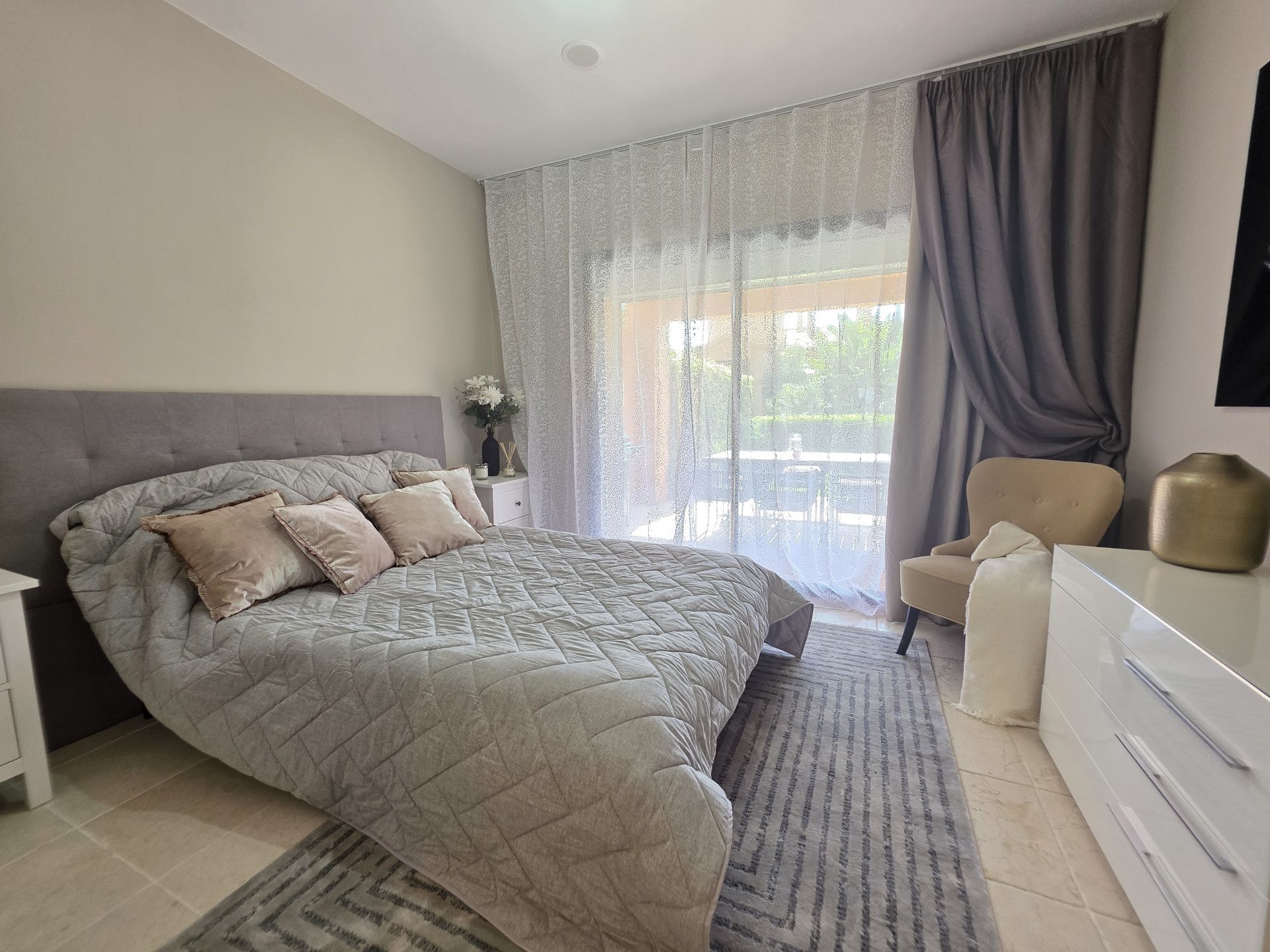 Gelijkvloers appartement in Estepona, Benatalaya, Estepona, 8/12