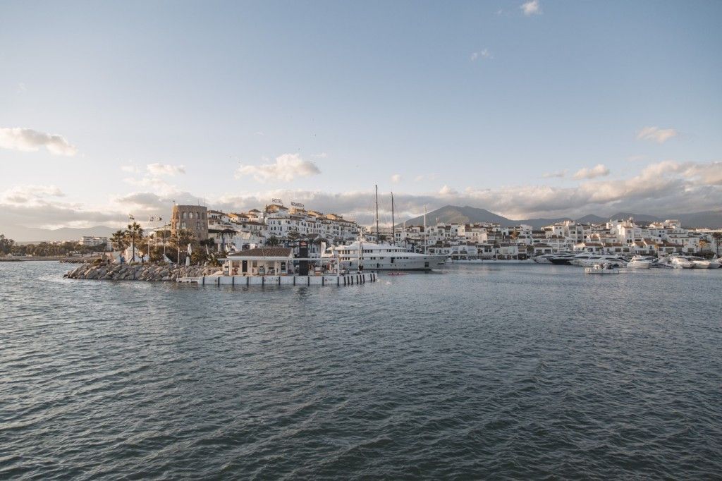 Apartamento en Planta Media en Puerto Banús, Puerto Banús, 1/12