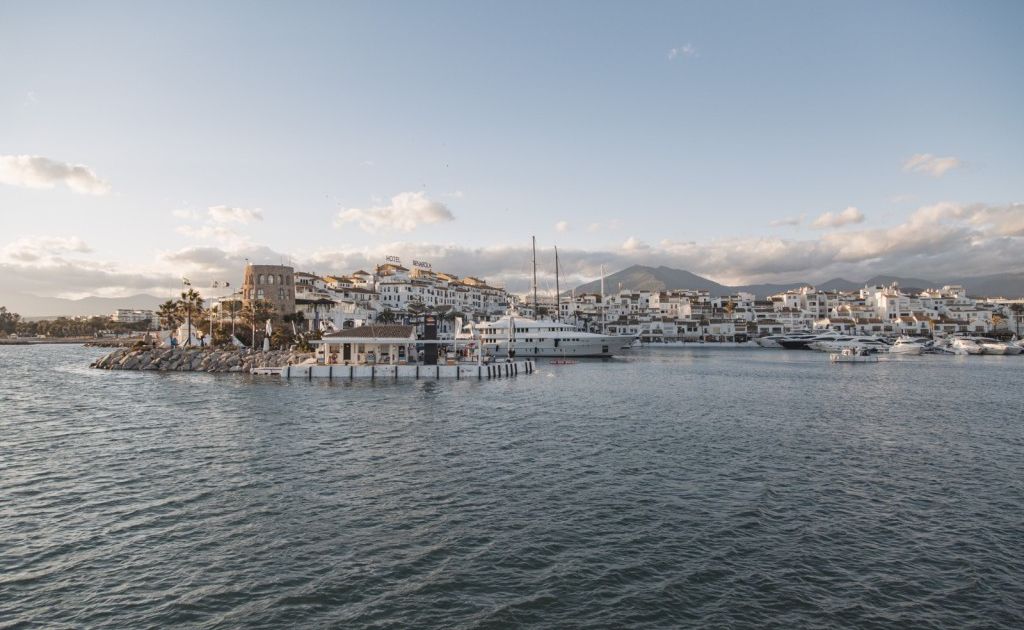 Apartamento en Planta Media en Puerto Banús, Puerto Banús, 1/12