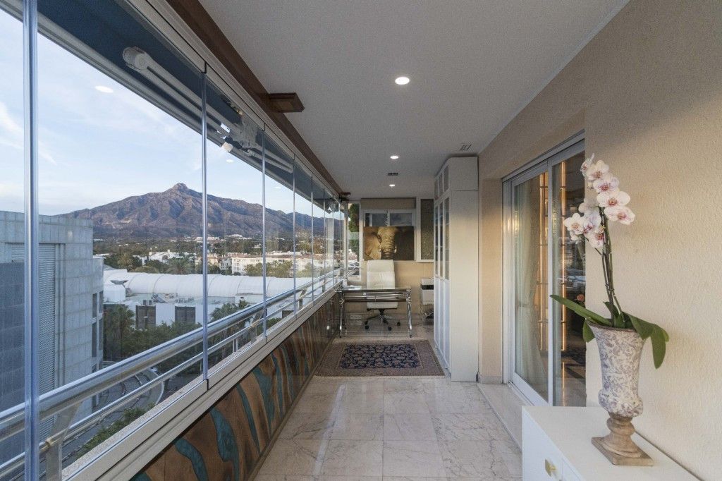 Apartamento en Planta Media en Puerto Banús, Puerto Banús, 5/12