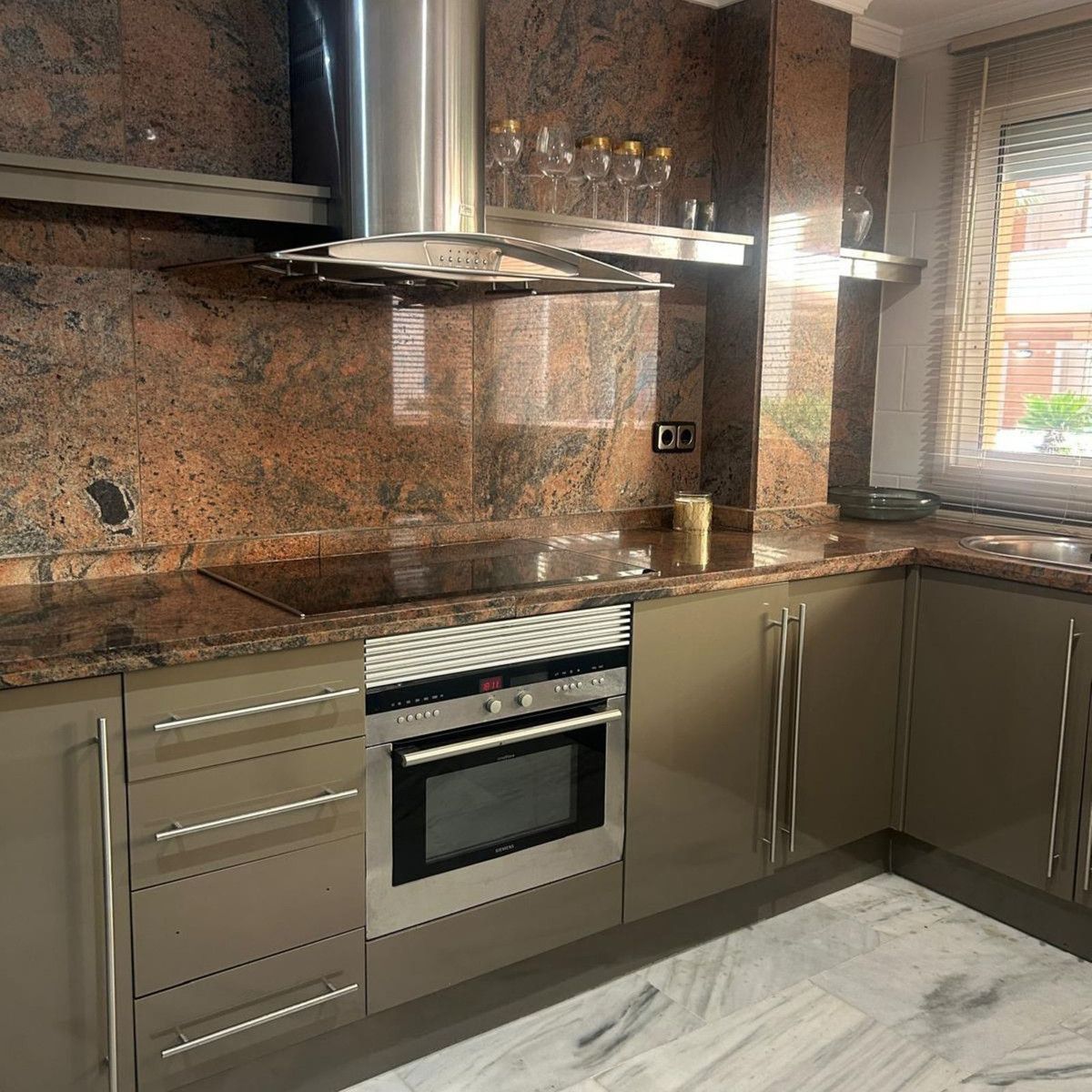 Appartement à l'étage intermédiaire à Marbella, Marbella, 12/12