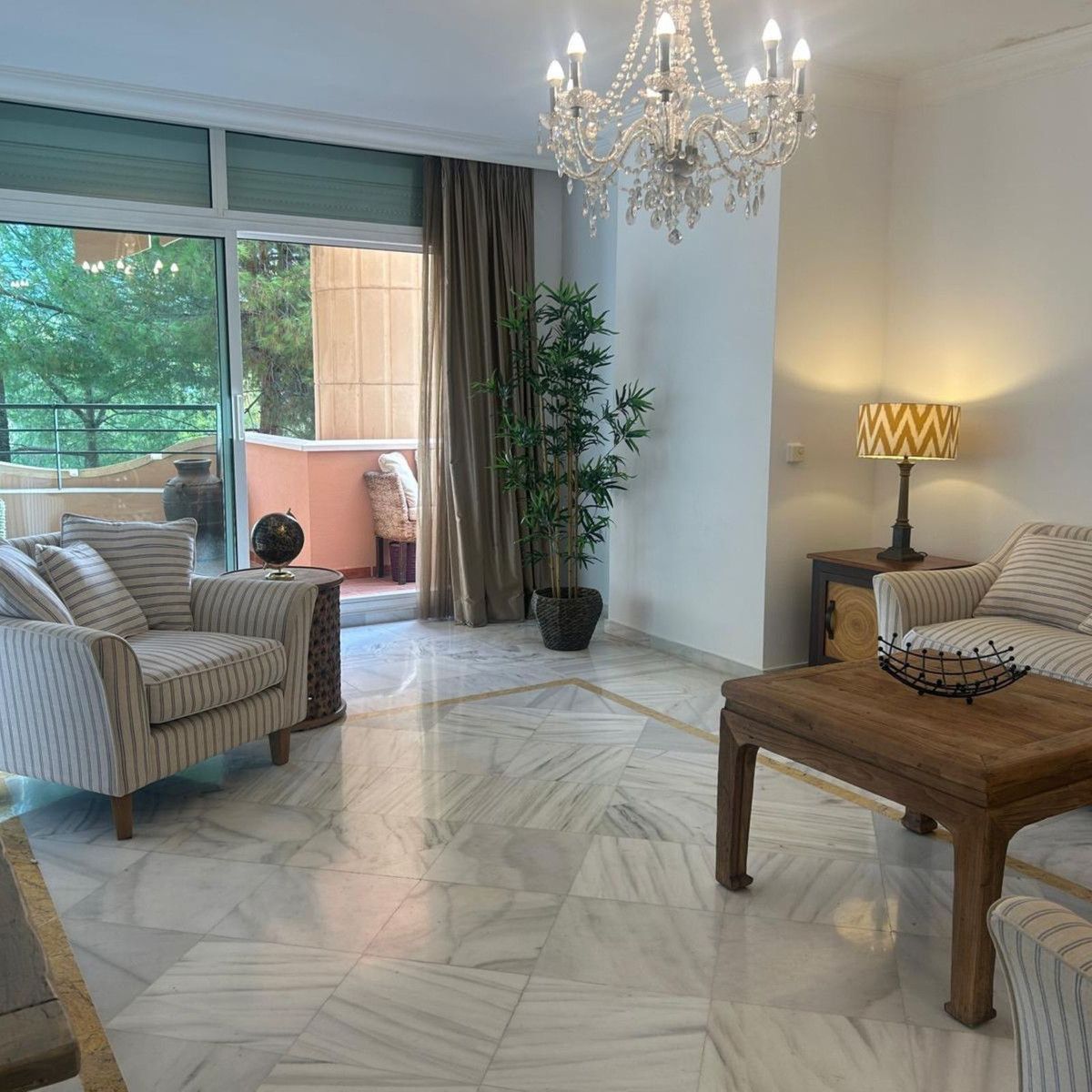Appartement à l'étage intermédiaire à Marbella, Marbella, 4/12