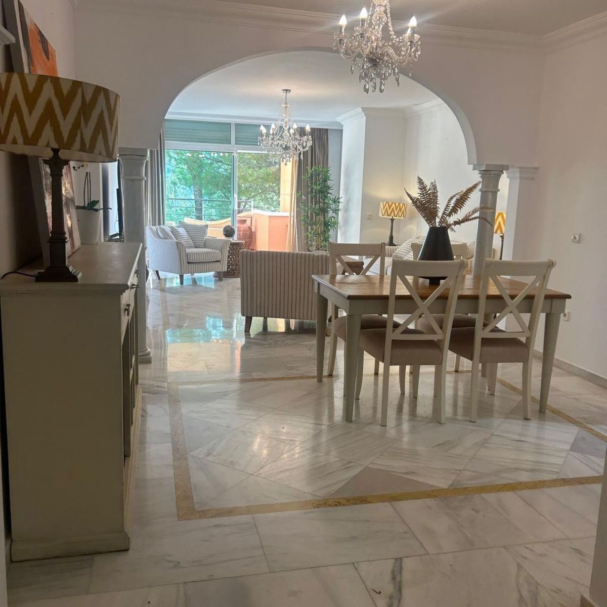 Appartement à l'étage intermédiaire à Marbella, Marbella, 7/12