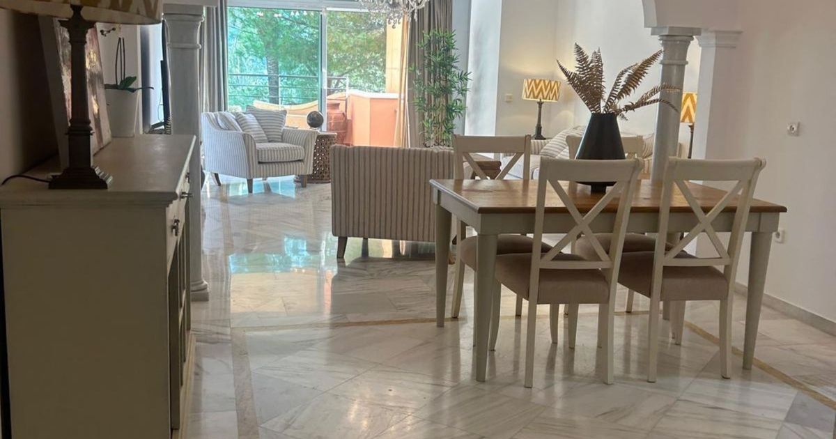 Appartement à l'étage intermédiaire à Marbella, Marbella, 7/12