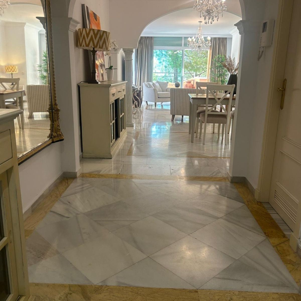 Appartement à l'étage intermédiaire à Marbella, Marbella, 8/12