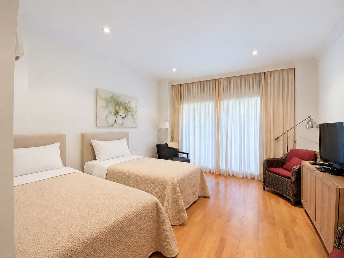 Ground Floor Apartment in Estepona, Estepona, 12/12