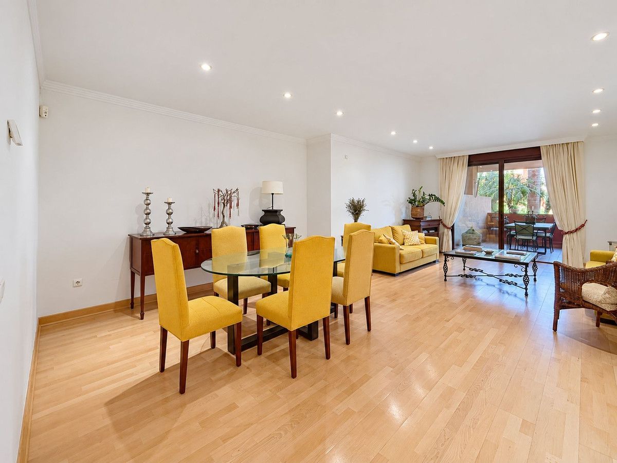 Ground Floor Apartment in Estepona, Estepona, 5/12