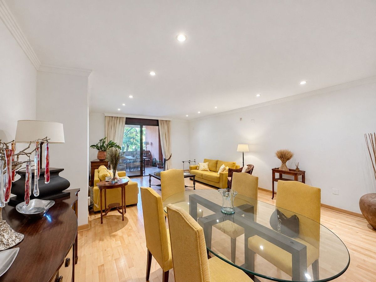 Ground Floor Apartment in Estepona, Estepona, 6/12