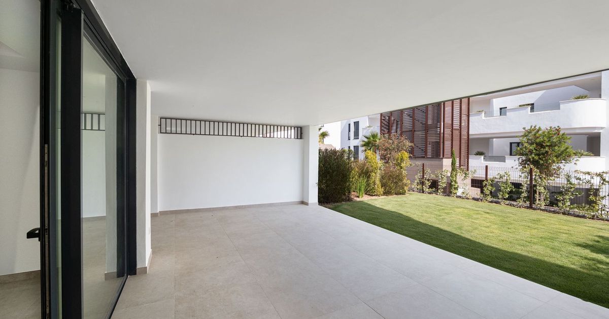 Ground Floor Apartment in Estepona, Estepona, 5/12