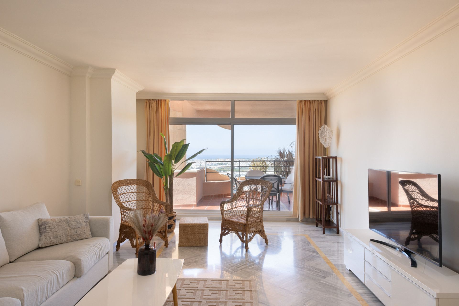 Apartment in Nueva Andalucia, Nueva Andalucia, 2/12