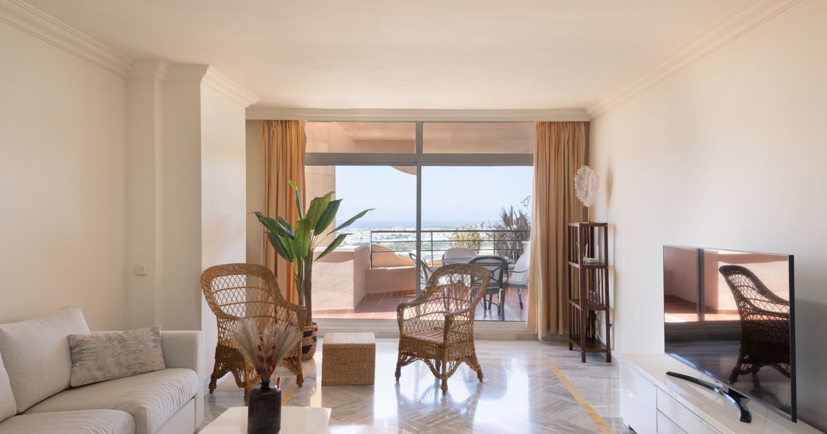 Apartment in Nueva Andalucia, Nueva Andalucia, 2/12