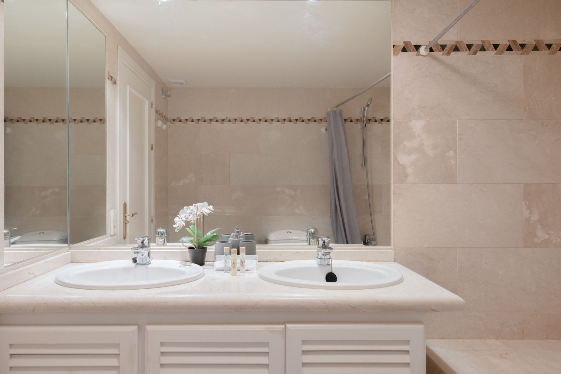Apartment in Nueva Andalucia, Nueva Andalucia, 8/12