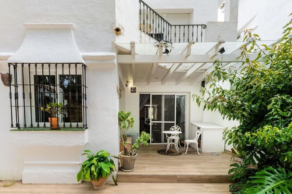 Townhouse in Nueva Andalucía, Nueva Andalucía, 2/12