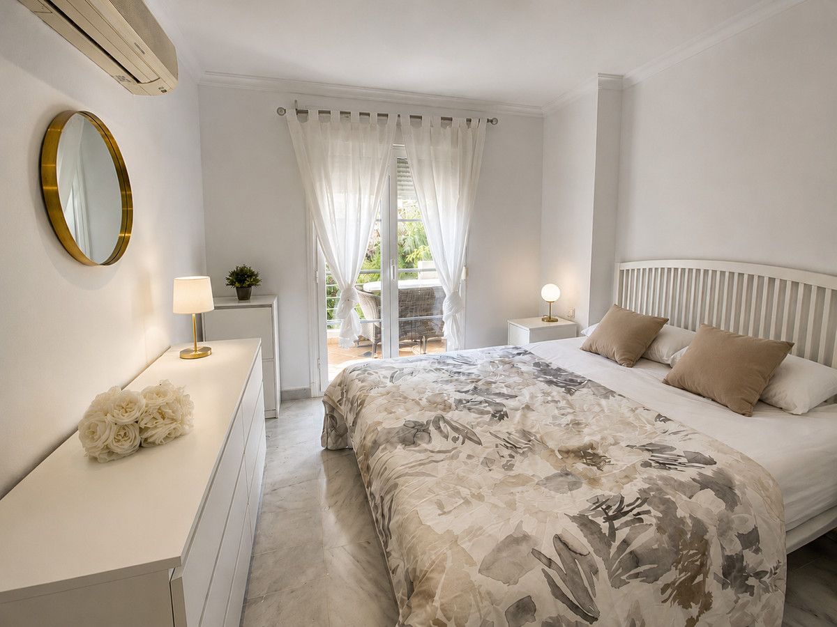 Apartament na środkowym piętrze w Nueva Andalucía, Nueva Andalucía, 5/12