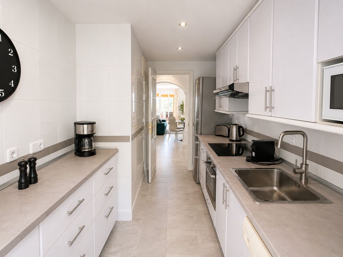 Apartament na środkowym piętrze w Nueva Andalucía, Nueva Andalucía, 6/12