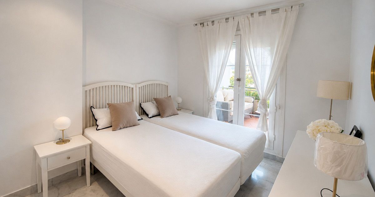 Apartament na środkowym piętrze w Nueva Andalucía, Nueva Andalucía, 7/12