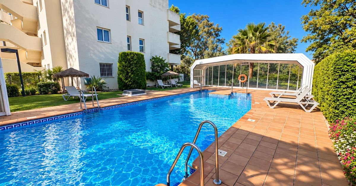 Apartamento en planta media en Elviria, Elviria, 2/12