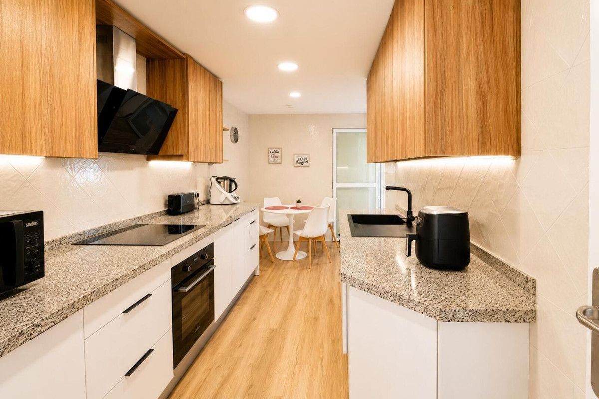 Apartamento en planta media en Elviria, Elviria, 4/12