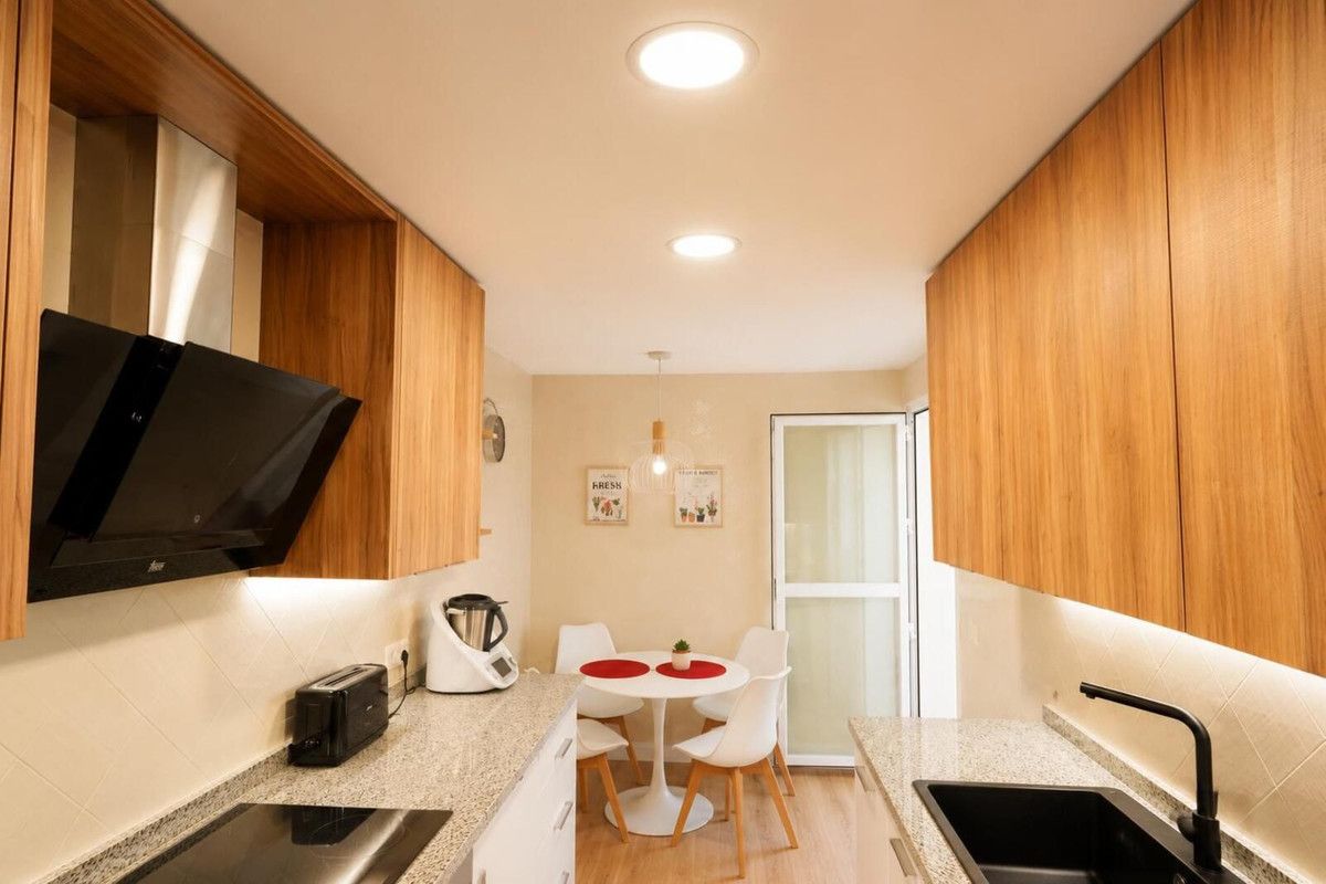 Apartamento en planta media en Elviria, Elviria, 5/12