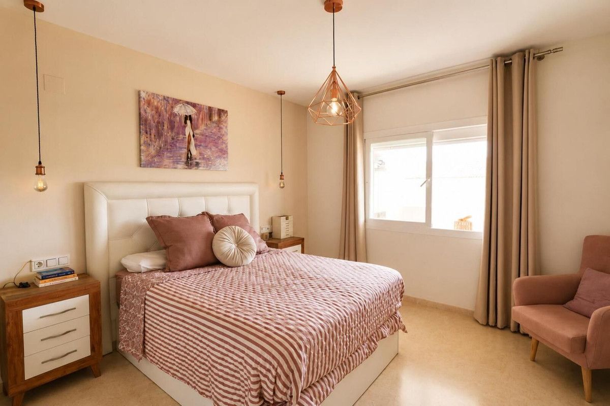Apartamento en planta media en Elviria, Elviria, 6/12
