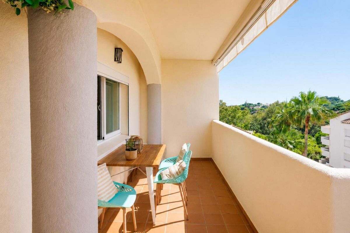 Apartamento en planta media en Elviria, Elviria, 8/12