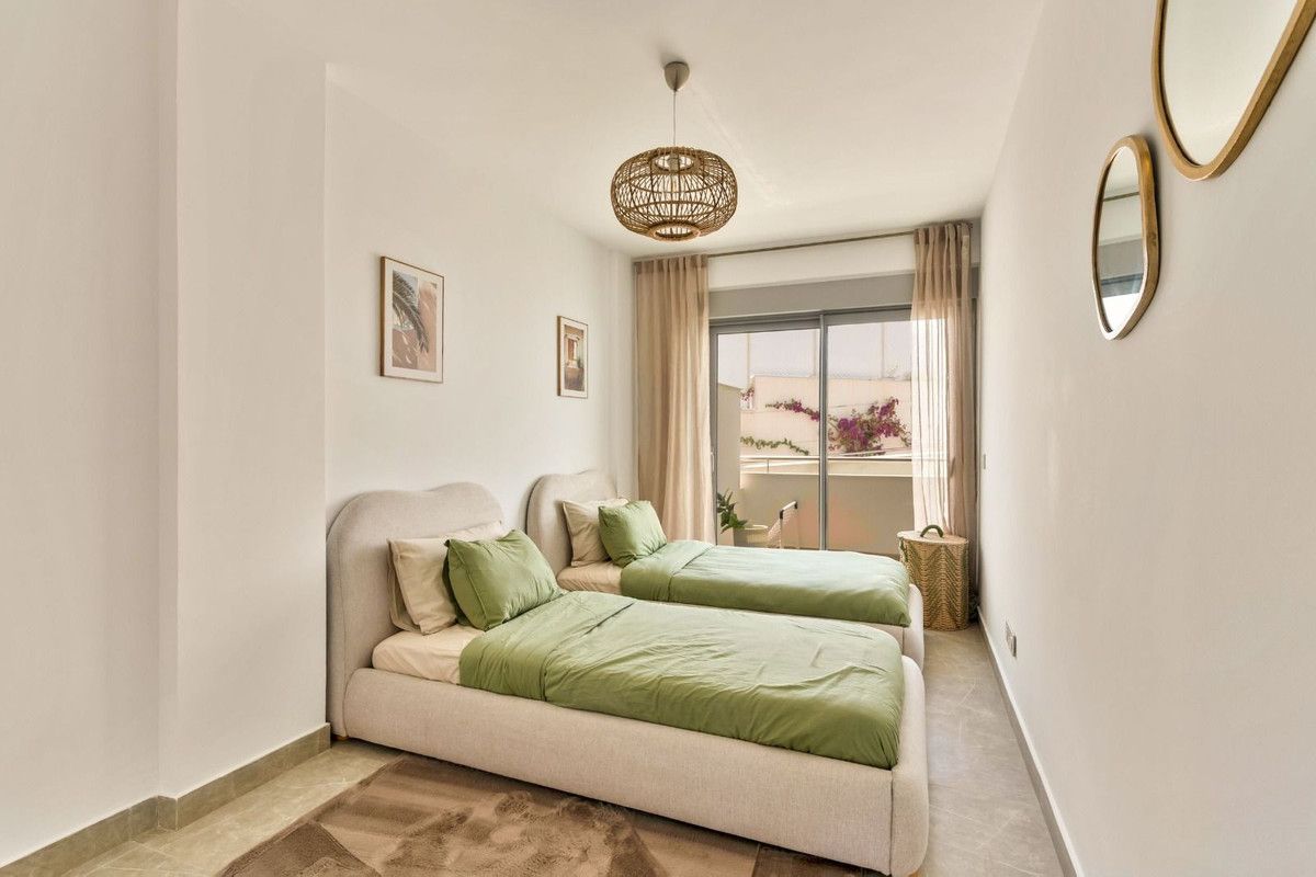 Lägenhet på mittenvåningen i Estepona, Estepona, 7/12