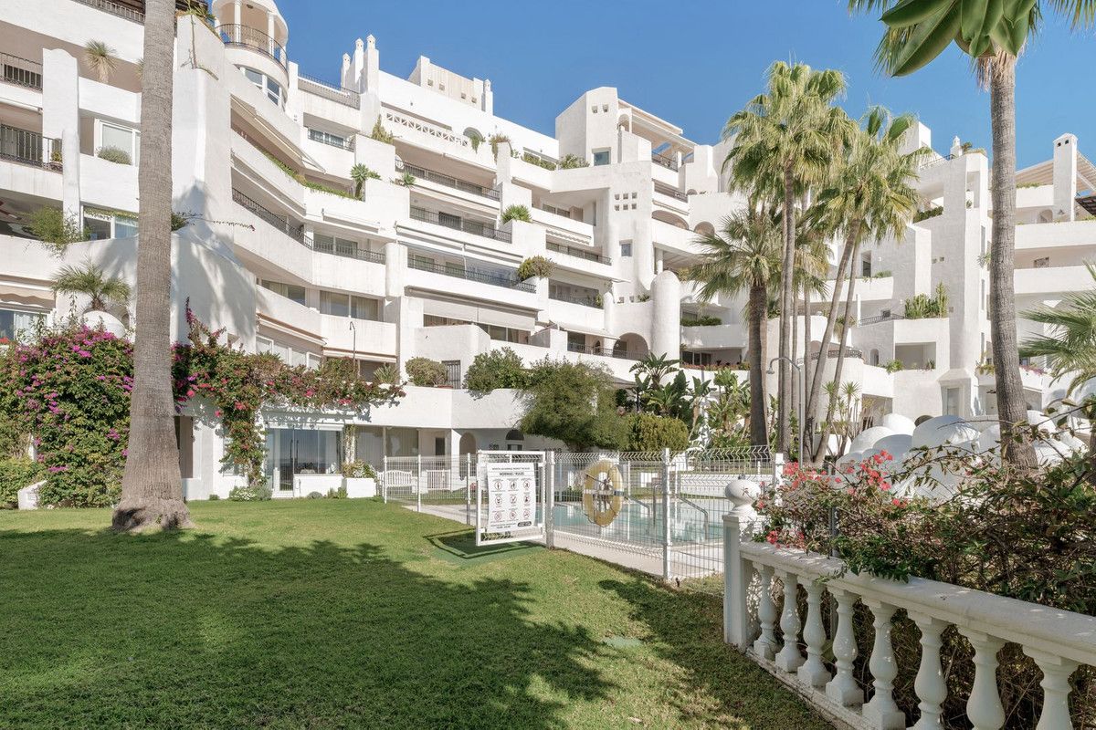 Apartamento de Planta Media en Torremolinos, Torremolinos, 6/12