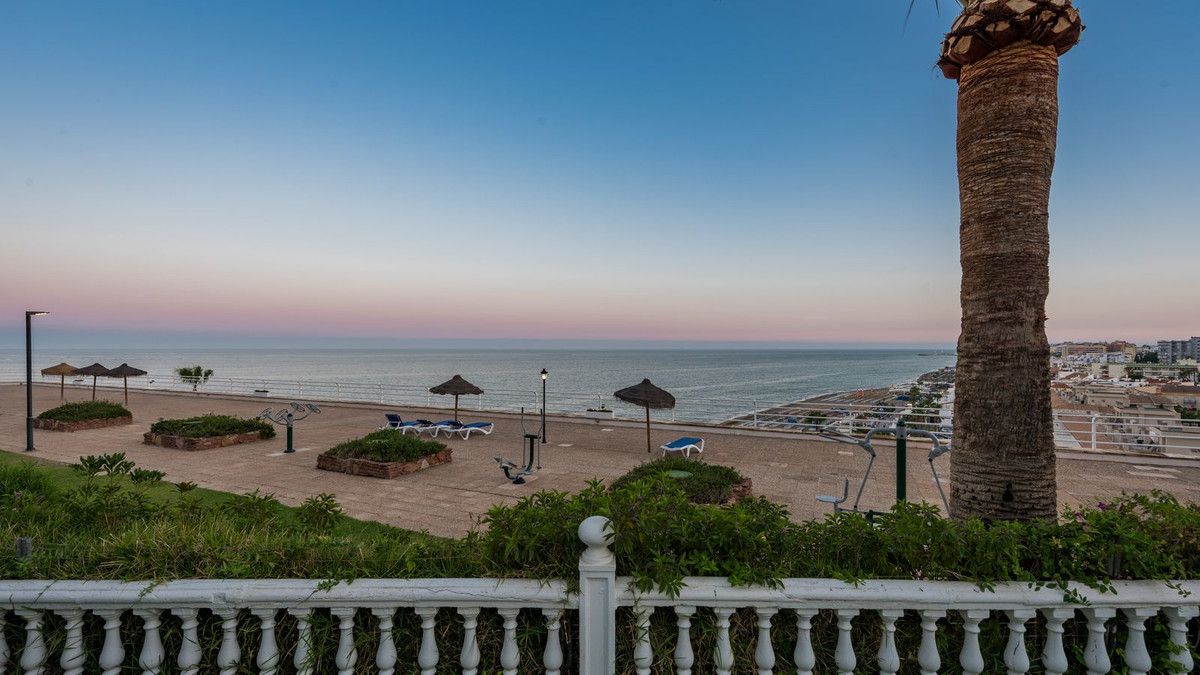 Apartamento de Planta Media en Torremolinos, Torremolinos, 8/12