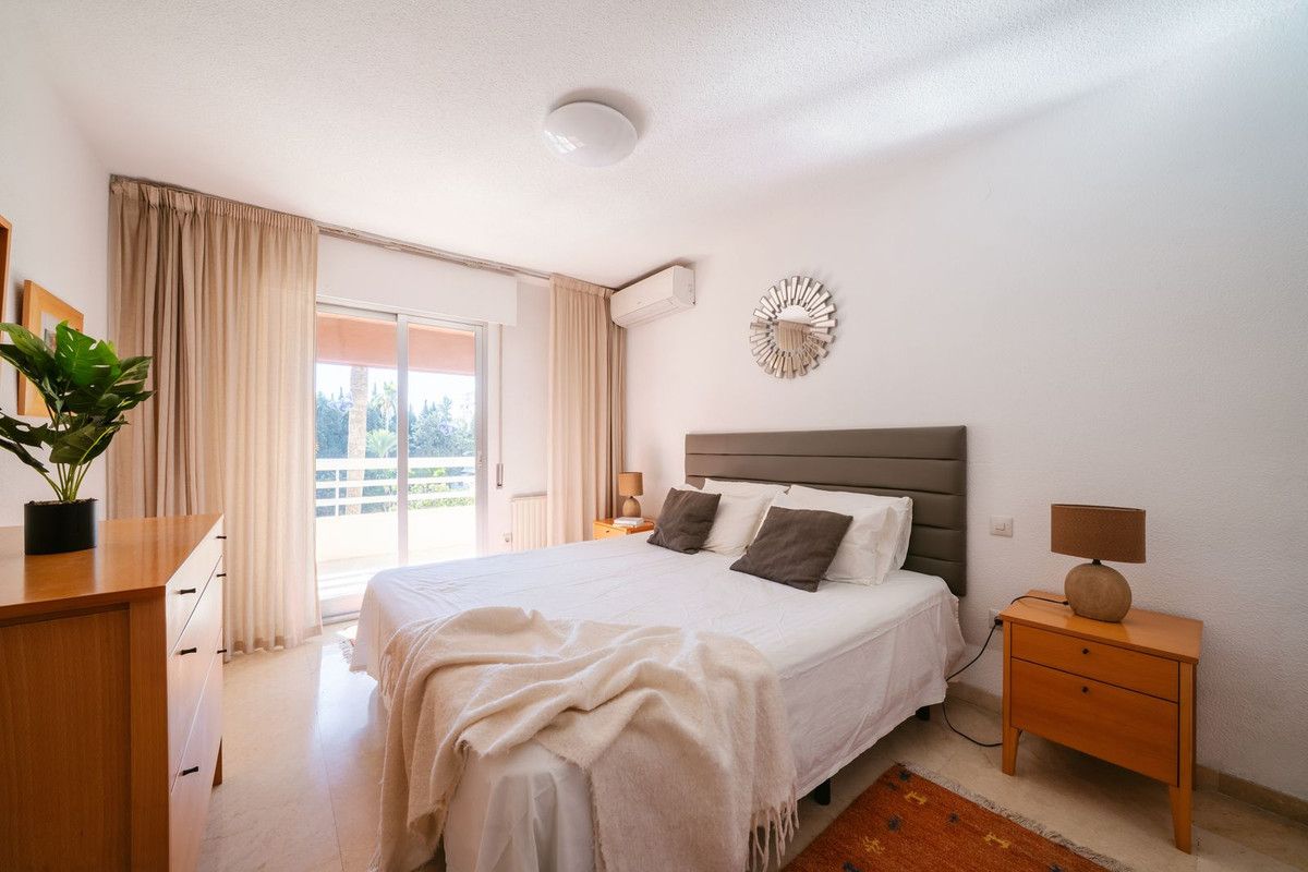 Middle Floor Apartment in Marbella, Marbella, 3/12