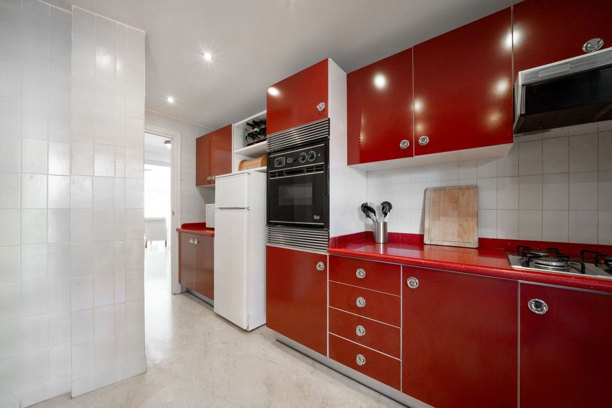 Middle Floor Apartment in Marbella, Marbella, 4/12