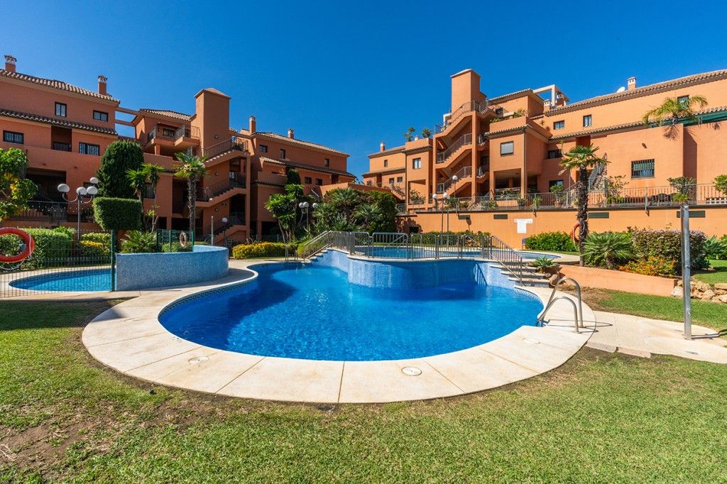 Middle Floor Apartment in Elviria, Elviria, 1/12