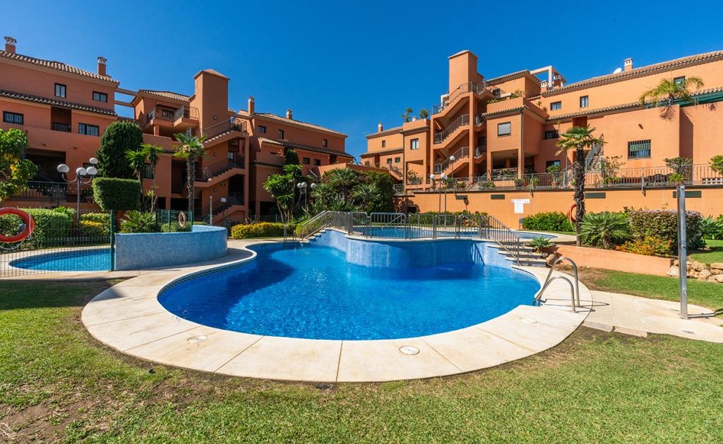 Middle Floor Apartment in Elviria, Elviria, 1/12